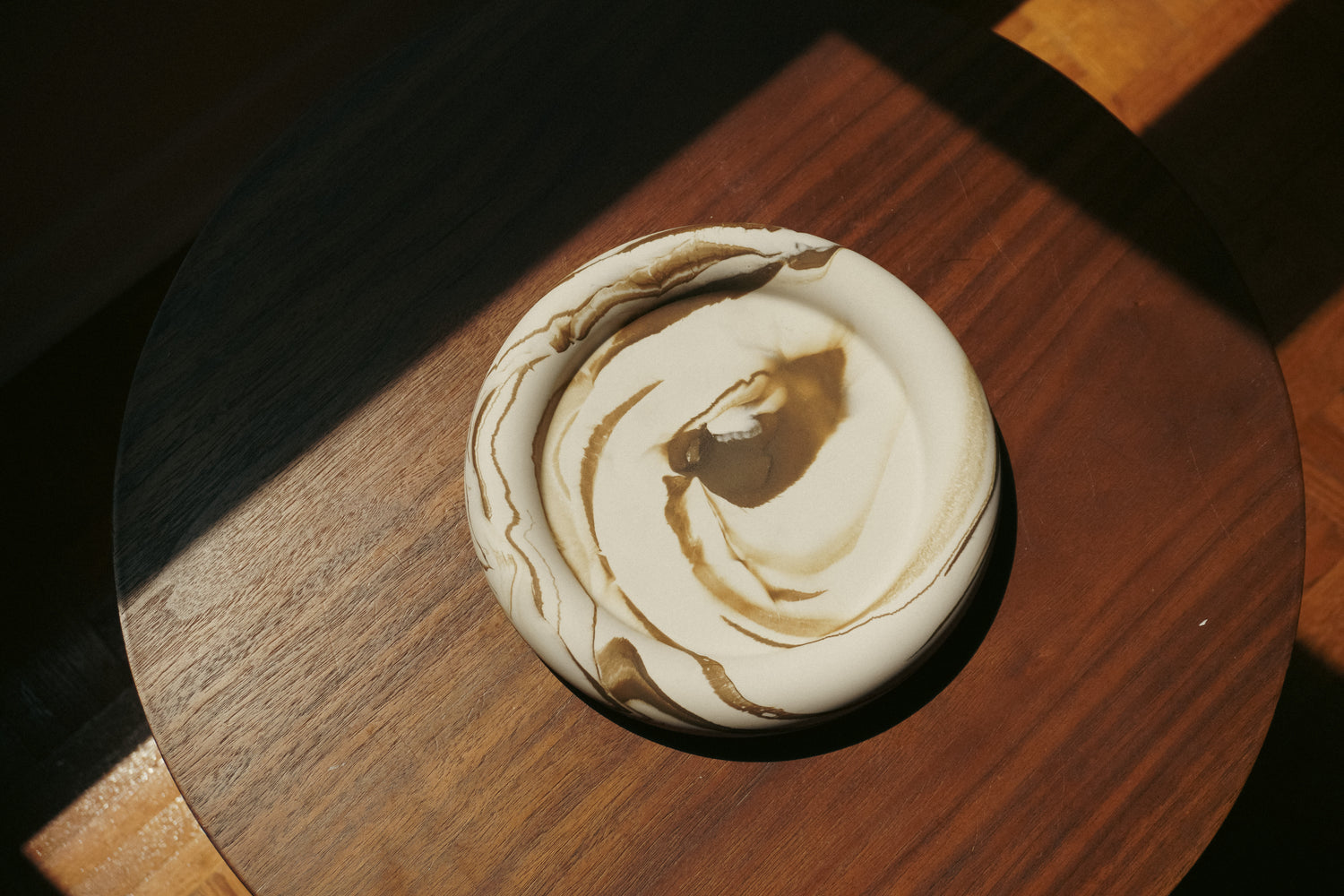 Nua XL Dish | Marble