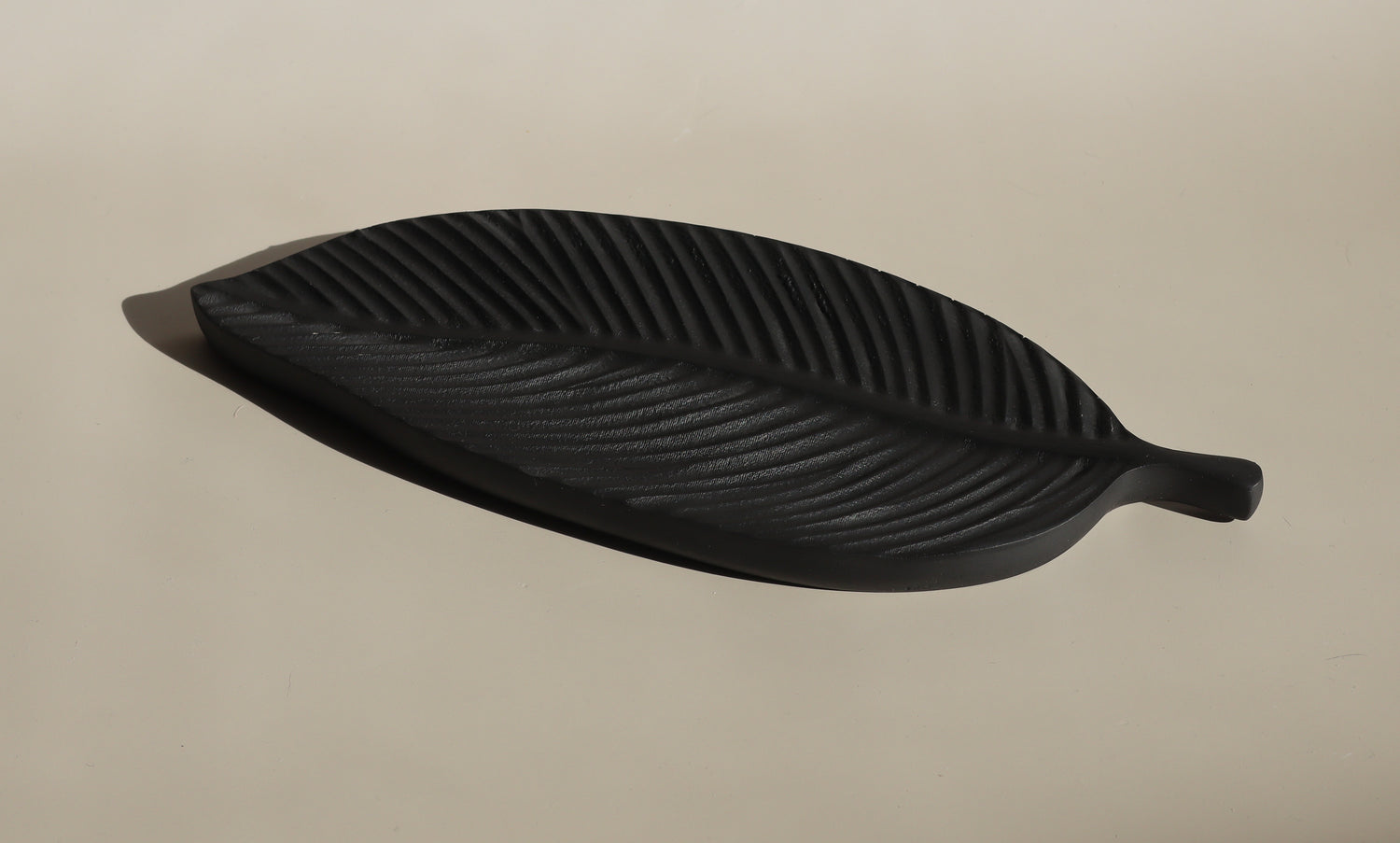 The Serra Leaf Tray